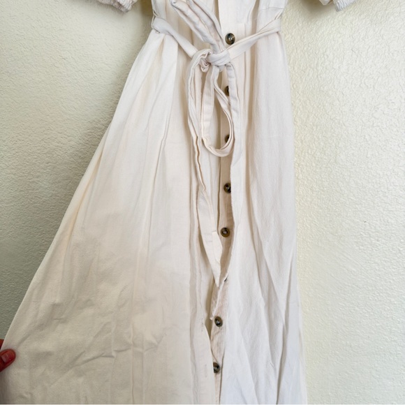 H&M Creped Dress Puff Sleeves
Square Neckline - Picture 10 of 13